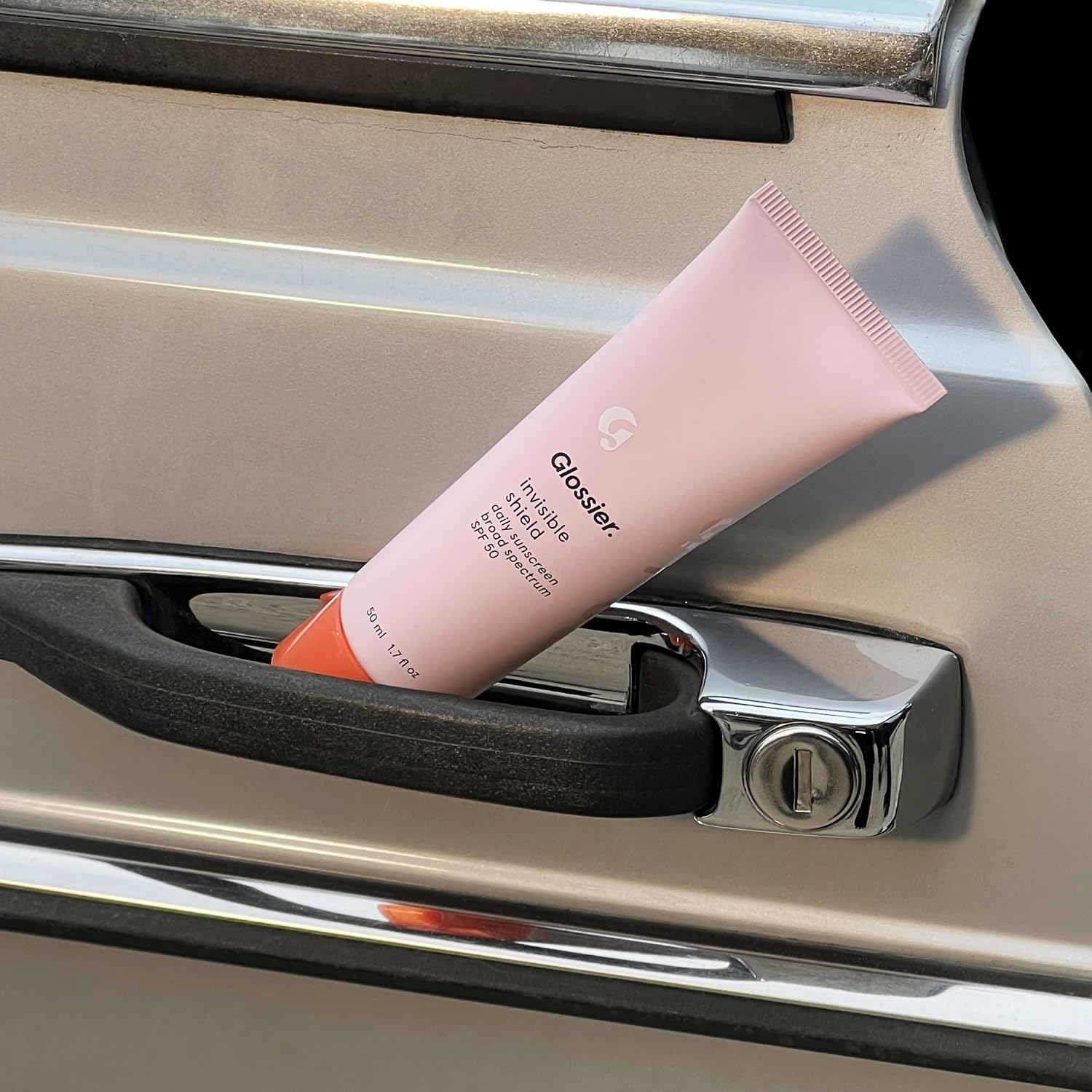 Glossier Invisible Shield Daily Face Sunscreen SPF 50 - Lightweight Gel Broad Spectrum UVA/UVB - No White Cast, Non-Comedogenic, Vegan - Smoothing Makeup Primer for Dry, Combo or Oily Skin, 50 mL