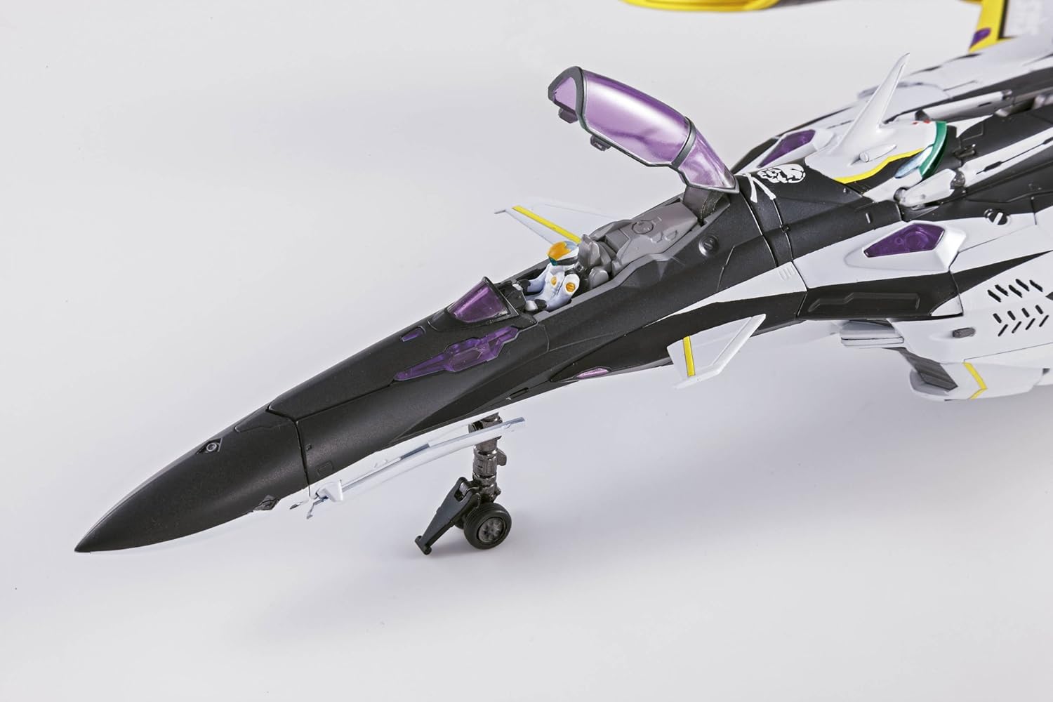 Tamashi Nations DX Chogokin YF-29 Durandal Valkyrie (30th Anniversary Color)