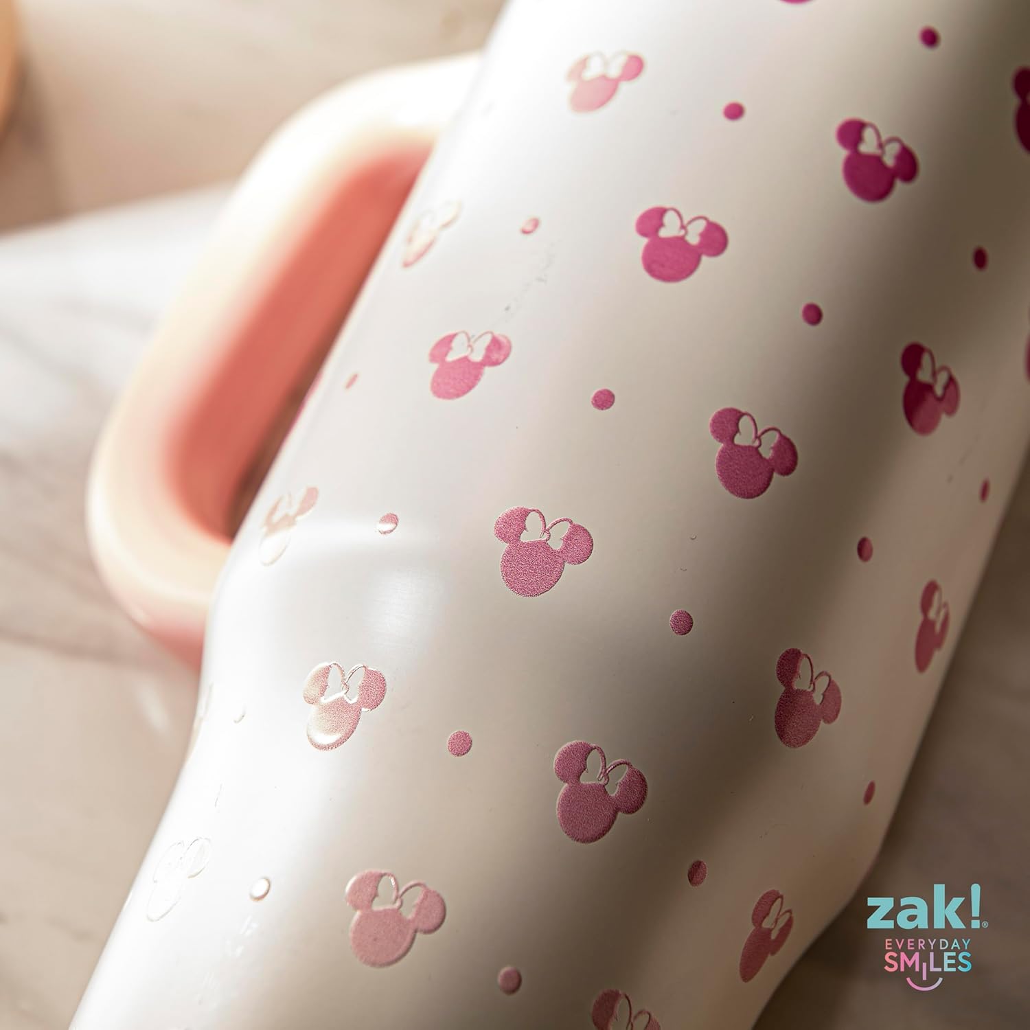 Zak Designs Disney Sutton - Vaso de viaje para llevar o en casa, acero inoxidable de 40 onzas con aislamiento al vacío, popote de silicona, asa de transporte y obras de arte 3D para bebidas frías (Minnie Mouse)