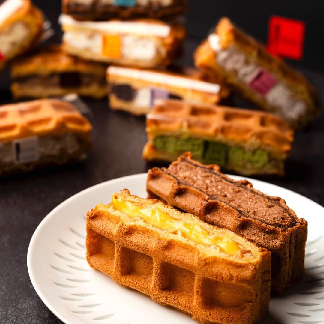 R.L Waffle Cake, Sweets, Gift, Present, Handbag Included, Classic, 10 Pieces, Frozen