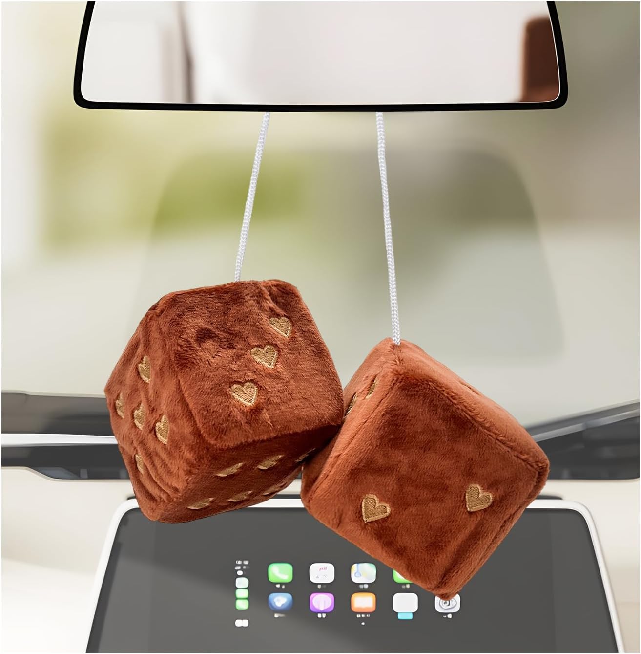 Par de dados de felpa mullidos para espejo de automóvil, dados de 3 pulgadas para colgar de pareja con patrón de forma de corazón, adorno cuadrado retro para espejo retrovisor para mujeres y