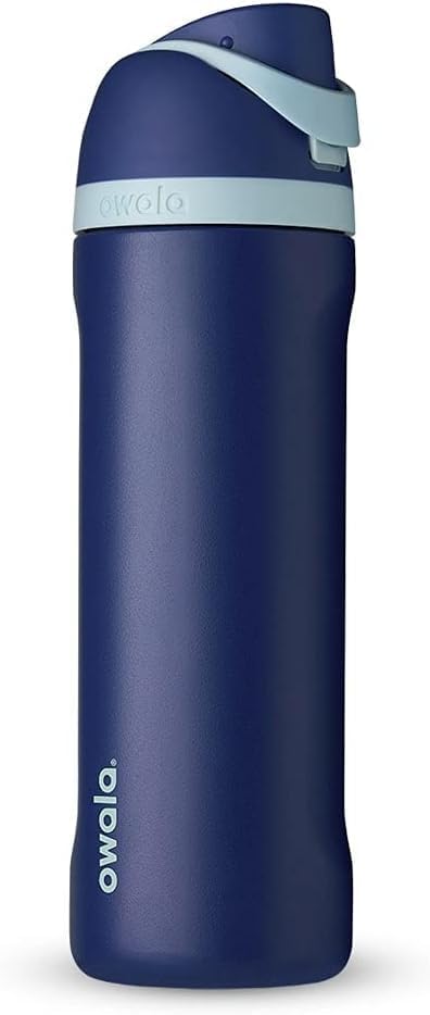 Owala Disney Princess FreeSip - Botella de agua aislada de acero inoxidable con popote para deportes y viajes, botella de agua deportiva sin BPA, 24 onzas, Tiana
