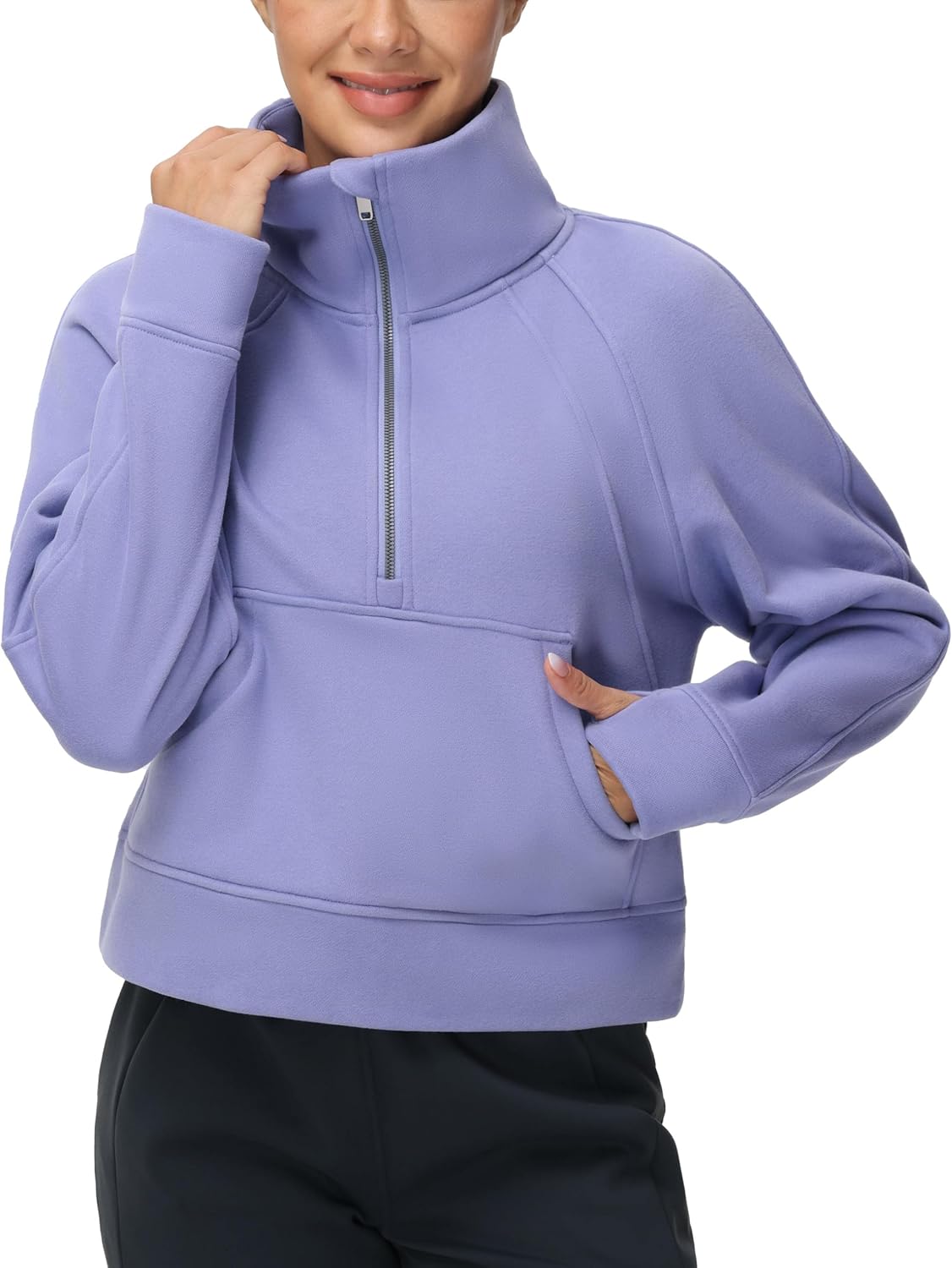 THE GYM PEOPLE Sudadera corta de forro polar con media cremallera para mujer con bolsillos y agujero para el pulgar | Crop sweatshirt with thumb hole, Functional pockets, Fleece Lined, Half zip sweatshirt for work, travel