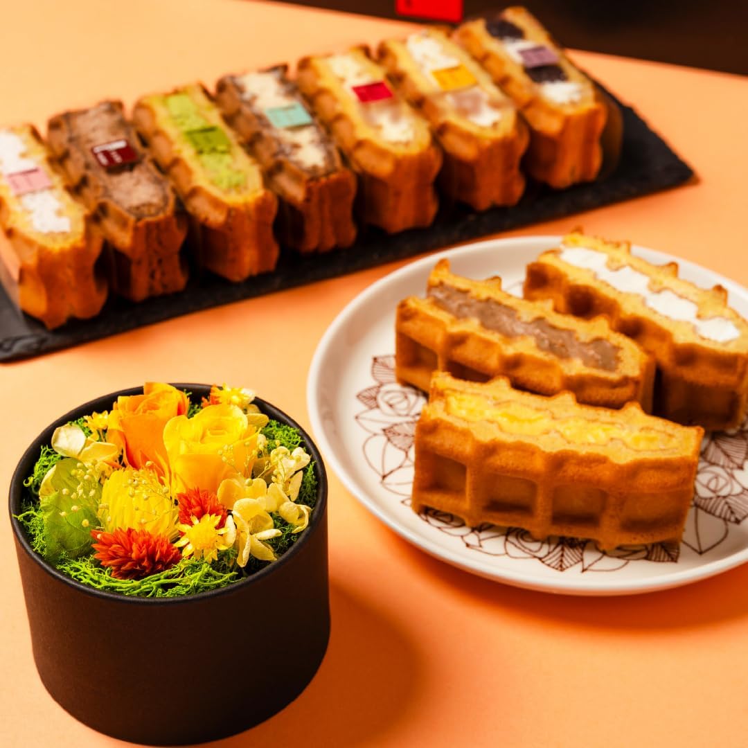 R.L Waffle Cake, Sweets, Gift, Present, Handbag Included, Classic, 10 Pieces, Frozen