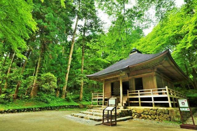 【日本の風景ポストカード】岩手県平泉町 中尊寺 緑に抱かれた御堂 はがき お土産 ハガキ 撮影/YOSHIO IWASAWA