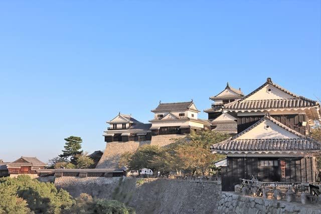 【日本の風景／愛媛のポストカード】愛媛県松山市松山城の連なる白壁の櫓群と石垣が織りなす壮大な城 はがき お土産 ハガキ 撮影/MIRO