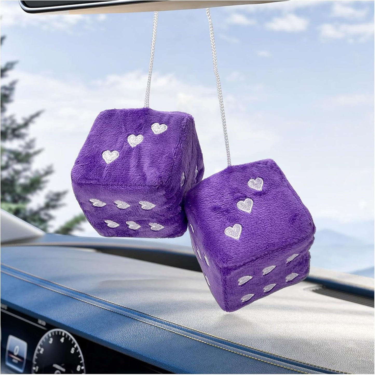 Par de dados de felpa mullidos para espejo de automóvil, 2.75 pulgadas, cuadrados, retro, suaves, adorno lindo con patrón de corazón, espejo retrovisor de felpa universal para mujeres y hombres