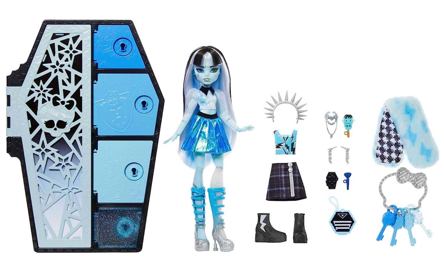 Monster High Skulltimate Secrets Fearidescent Series Doll & Accessories, Draculaura, Dress-Up Locker & 19+ Surprises